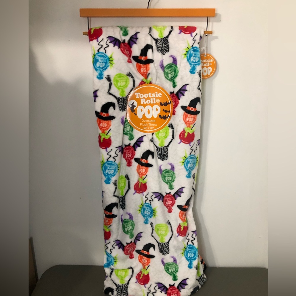 NEW Tootsie Roll Pop Halloween Colorful Throw Blanket NWT